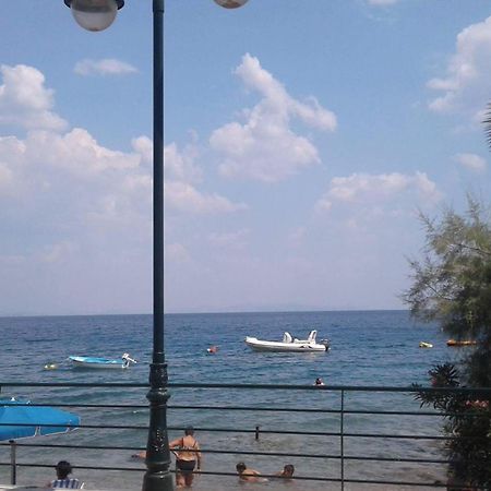 Agioi Theodoroi Beach Buitenkant foto