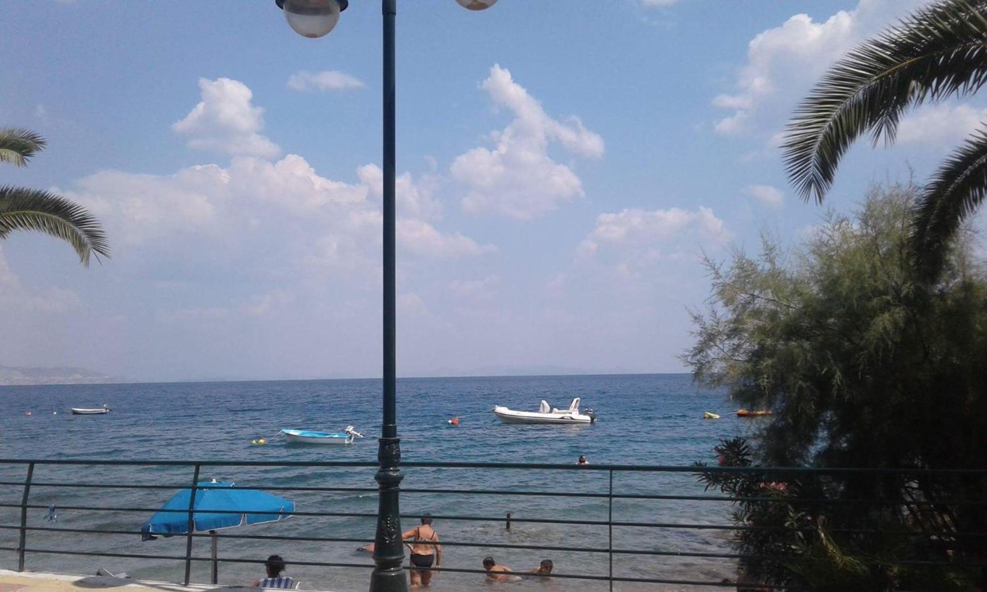 Agioi Theodoroi Beach Buitenkant foto